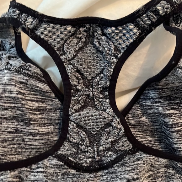 sports bra - Picture 4 of 4